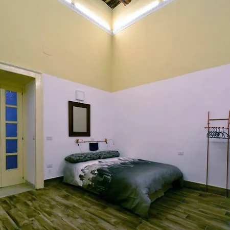 Atrium Apartment *